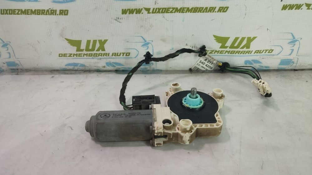 Motoras geam stanga fata A2118202942 Mercedes-Benz E-Class W211 [face