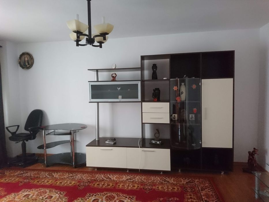 Inchiriez ap 3 camere