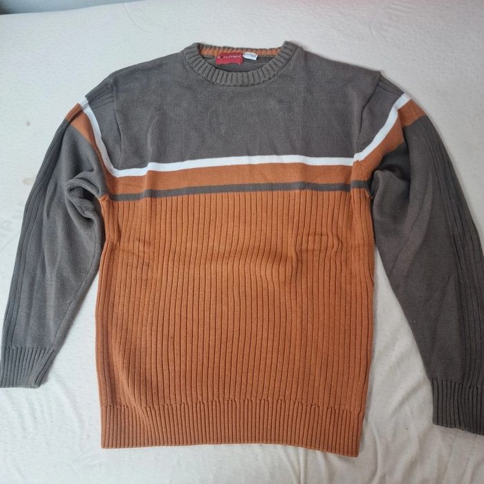 Vând pulover marimea M