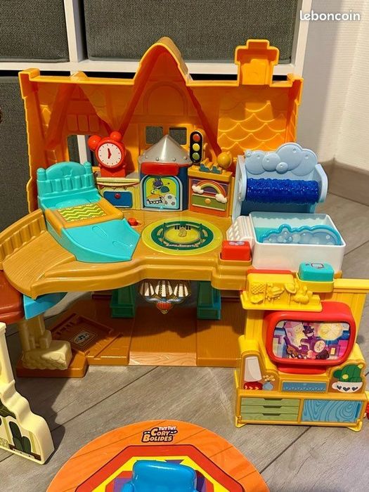 Голяма музикална интерактивна къща на марката vtech. 
Много запазена