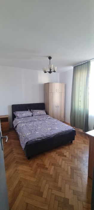 Închiriez apartament cu 2 camere