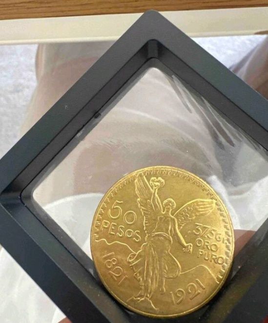 Vând moneda 50 de pesos placată cu aur de 24k