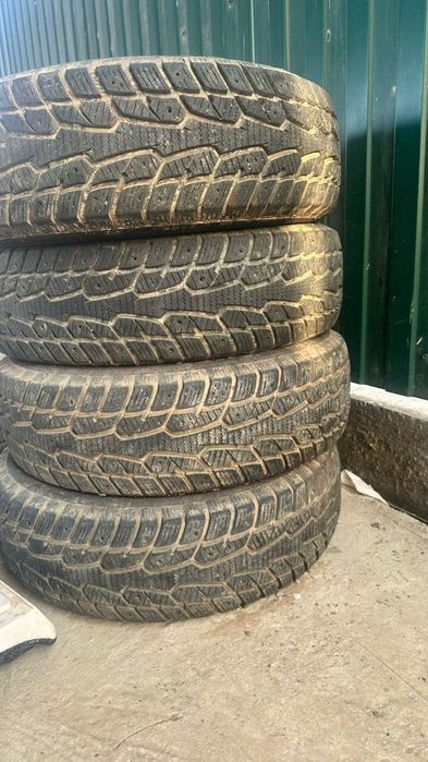Зимний резина идеальное состояние  R15