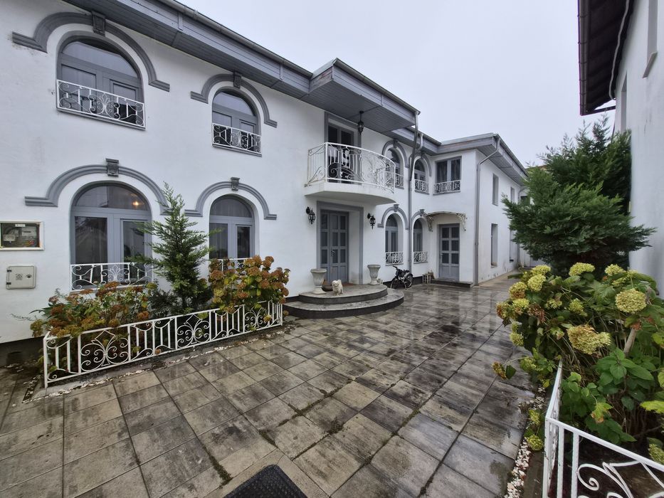Închiriez Spațiu comercial în zona foarte buna ROMANA 102