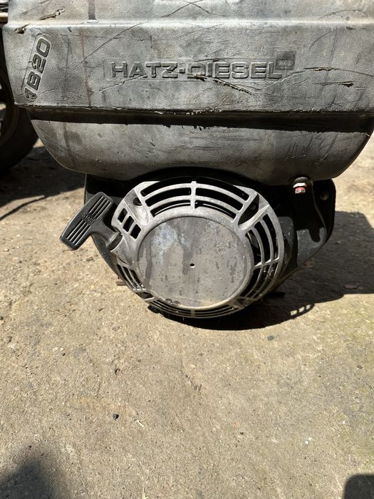 Motor diesel intrun pison
