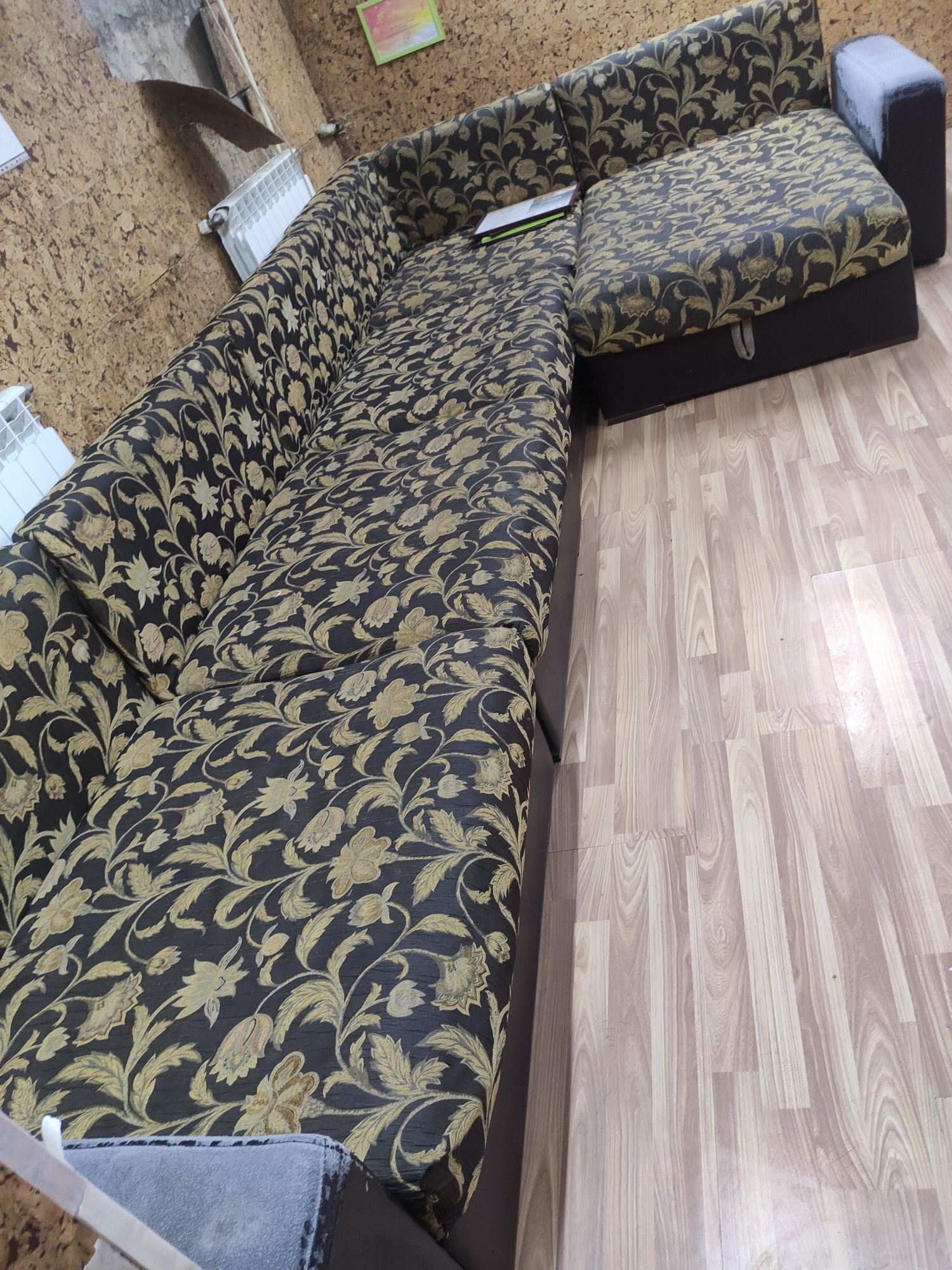 Продам диван б/у длинный более 45х метров