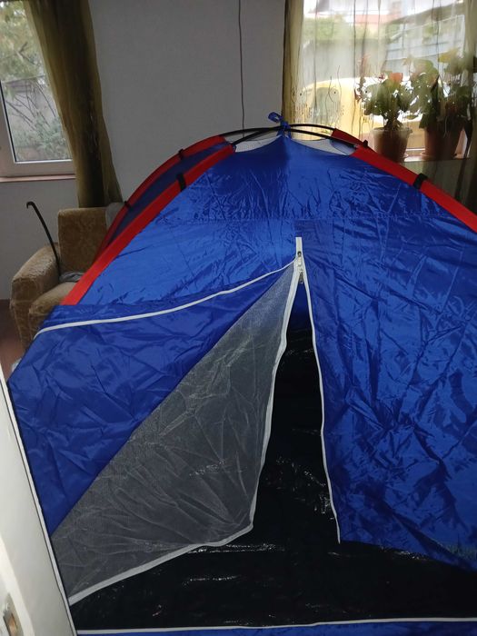 De vanzare cort pentru 2 persoane aproape nou ,stare impecabila.