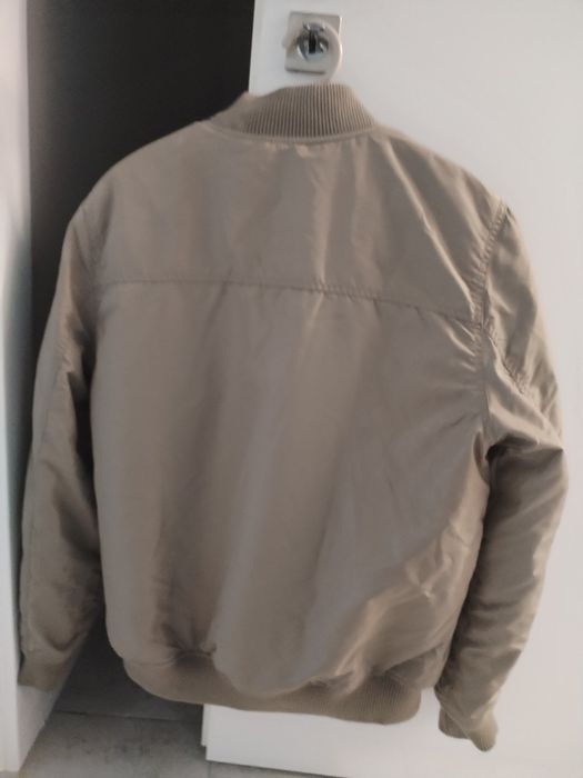 Vând geacă H&M bej