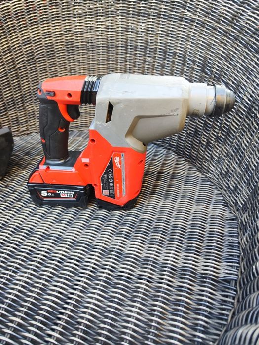 Rotopercutor, bormasina Milwaukee M18 ONEFH cu aspirator