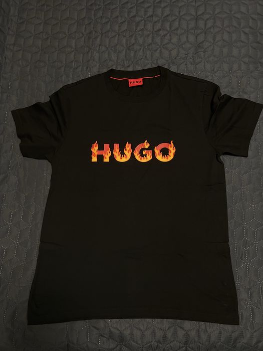 Тениска на Hugo.