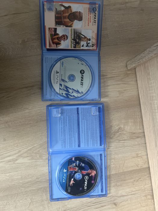 PS5 cu 2 manete si 7 jocuri