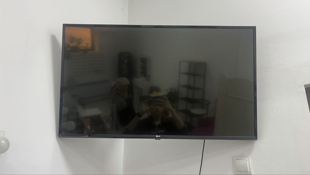 Продаю телевизор (LG UHD TV AI ThinQ)