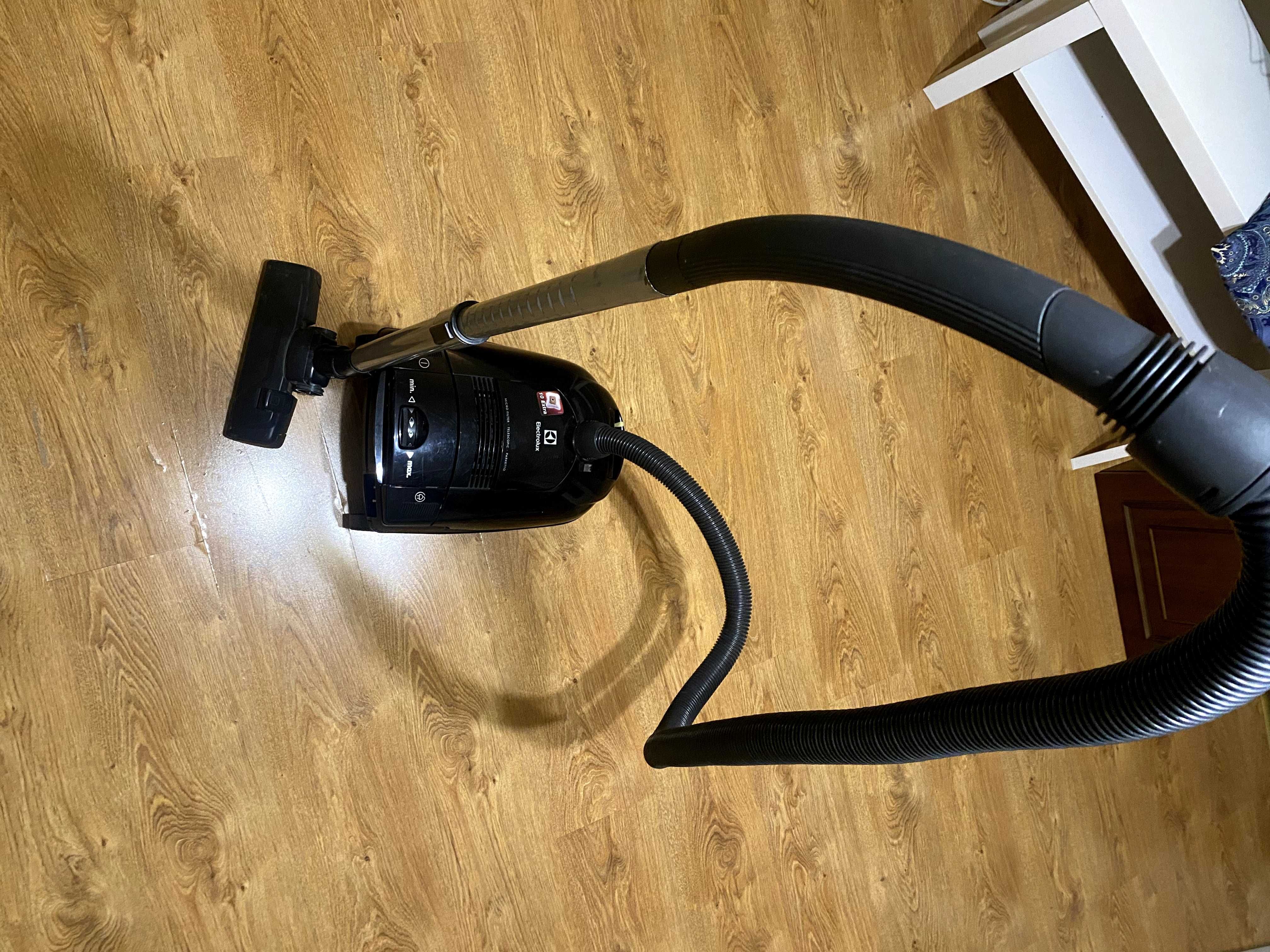 Прахосмукачка Electrolux ECE33EB | цената е по договаряне