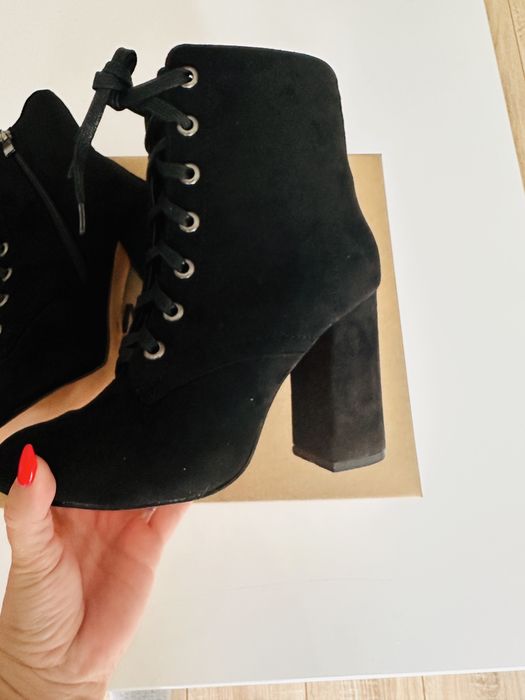 Велурени боти GLAMOROUS