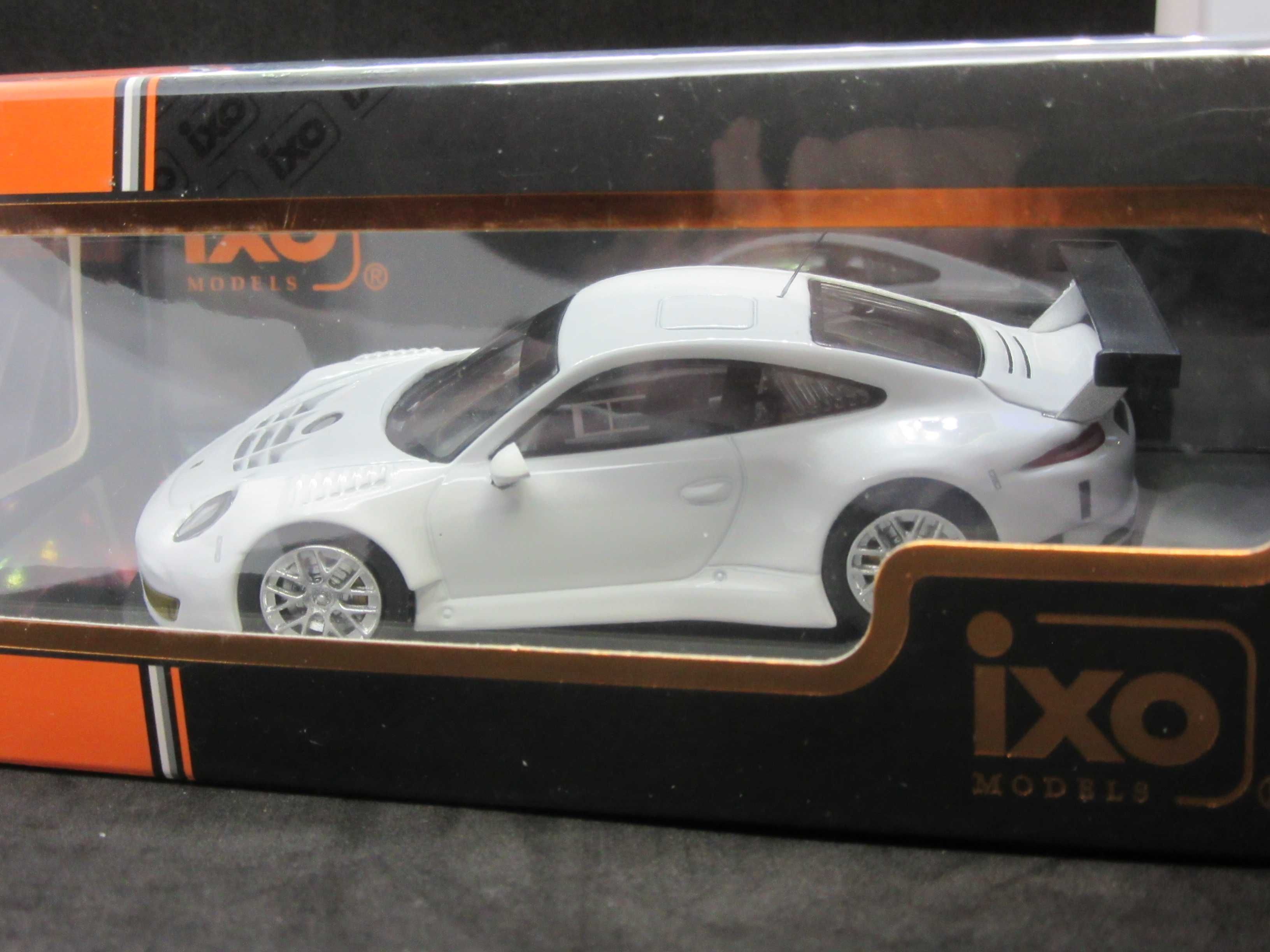 Macheta Porsche 911 GT3 R iXO 1:43