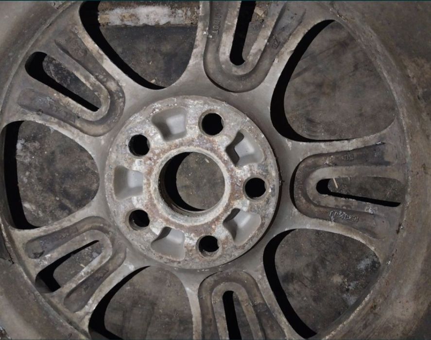 1 диск отличается рисунком. Без резины. 5×114.3. Читаем объявление.