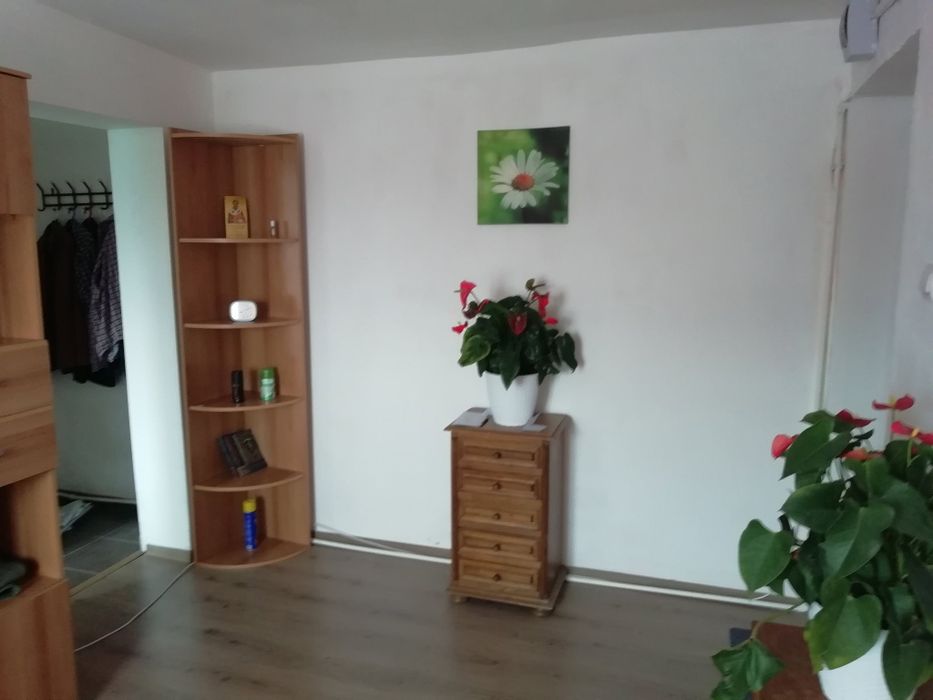 Inchiriez garsoniera