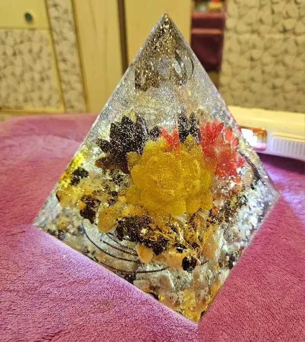 Piramida handmade 16x15 pt creștere personală