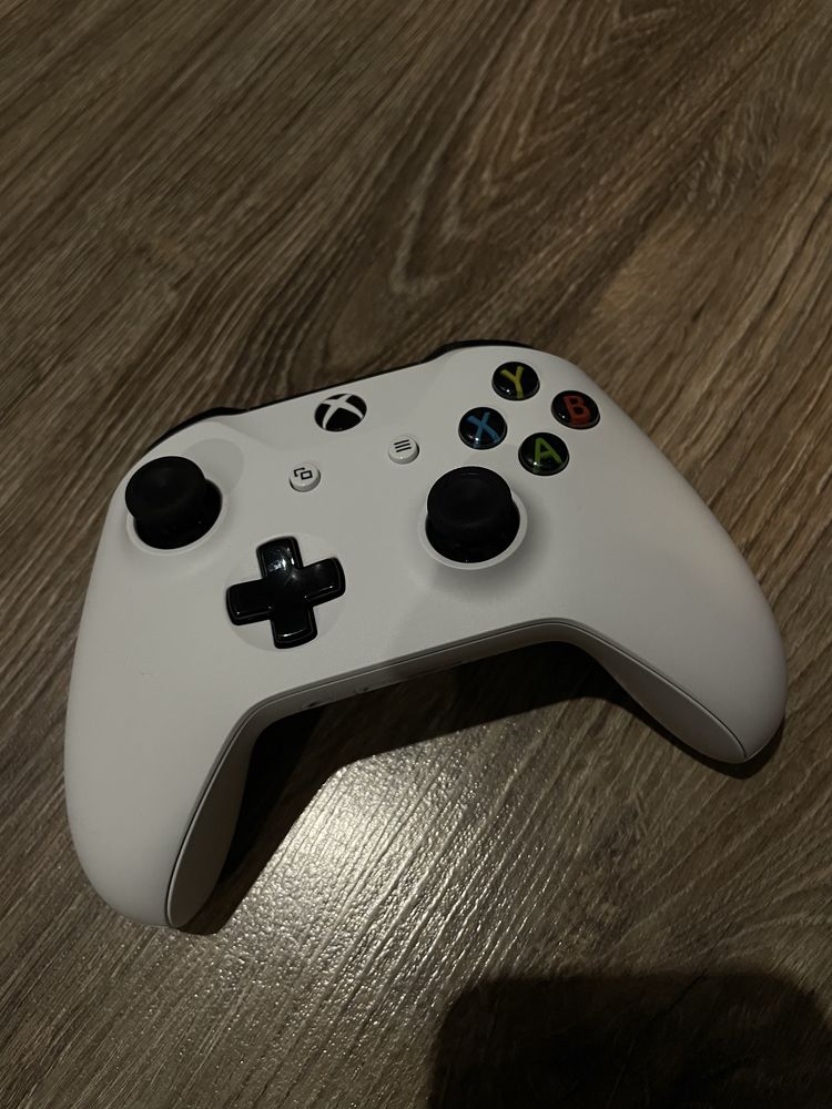 Xbox Wireless Controller (бял) — отлично състояние