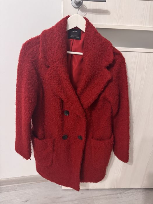 Palton rosu Bershka