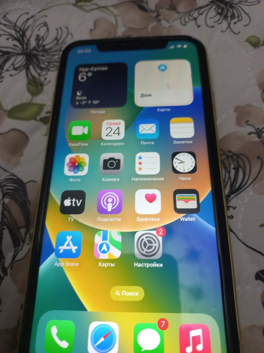 Продам IPhone 11 жёлтые свет хорошам состояние