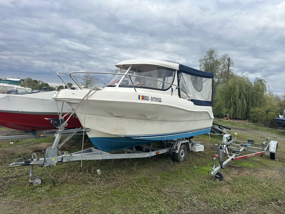 Vand barca cabinata Quicksilver 580