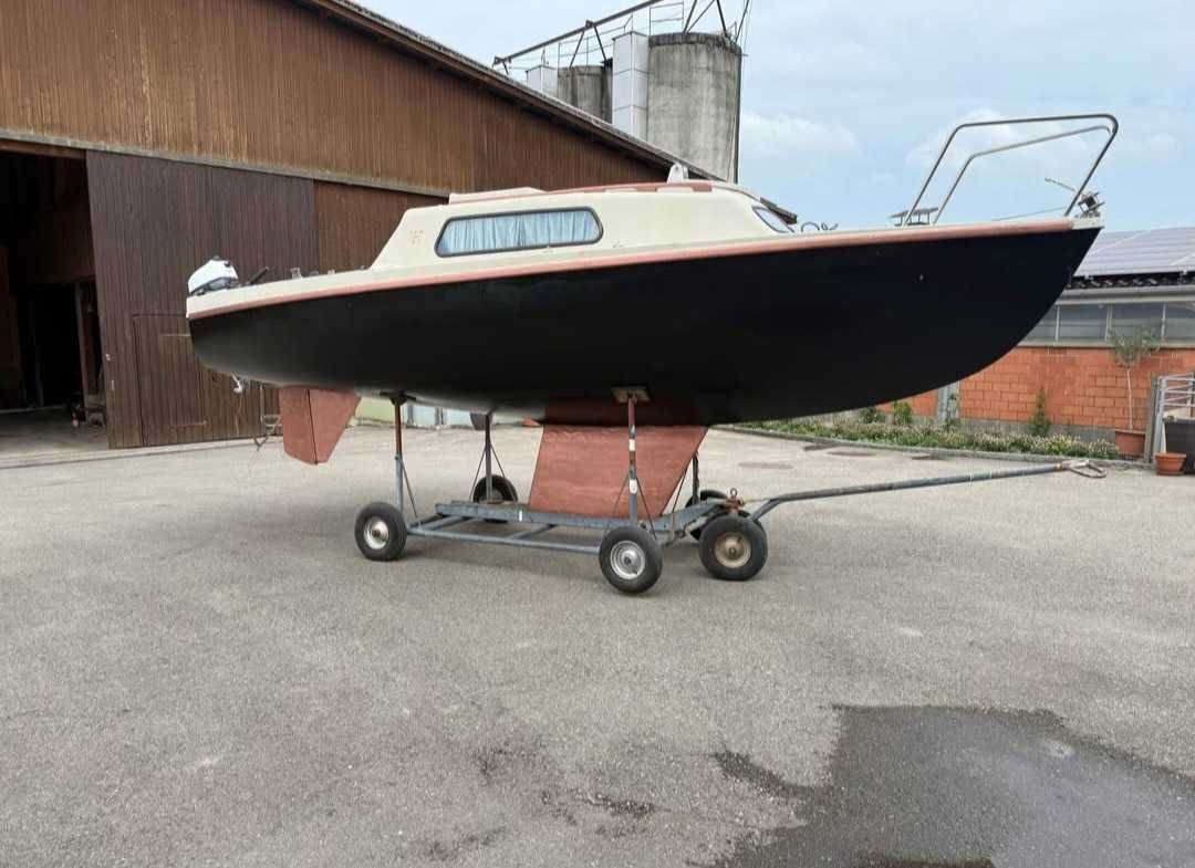 Vand velier 6 metri cu motor