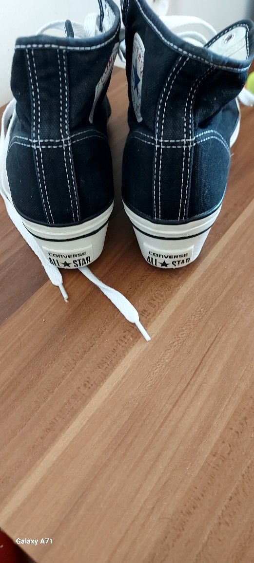 Дамски кецове Converse,безупречни.