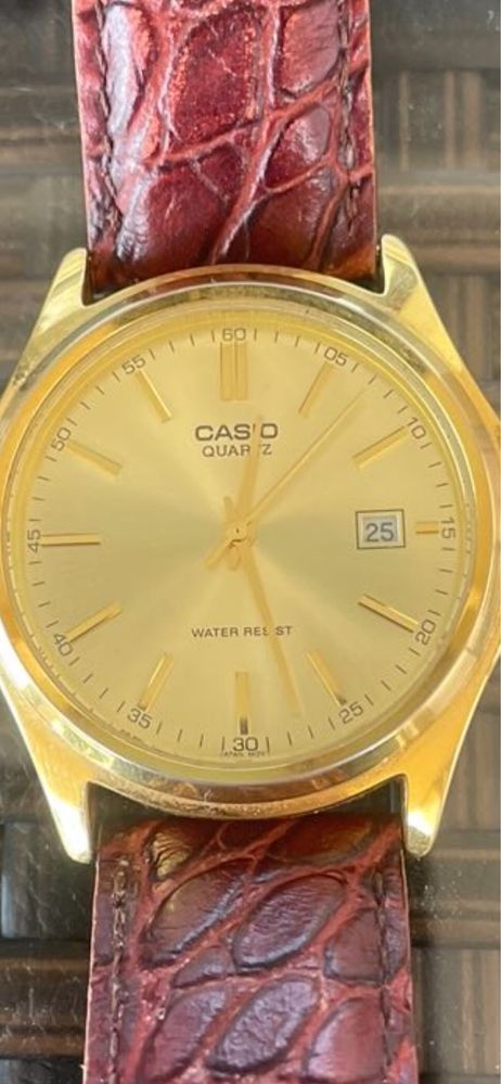 Часовник casio.   .