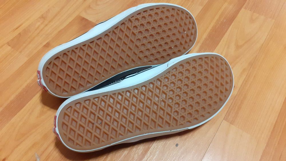 Vans slip on classic