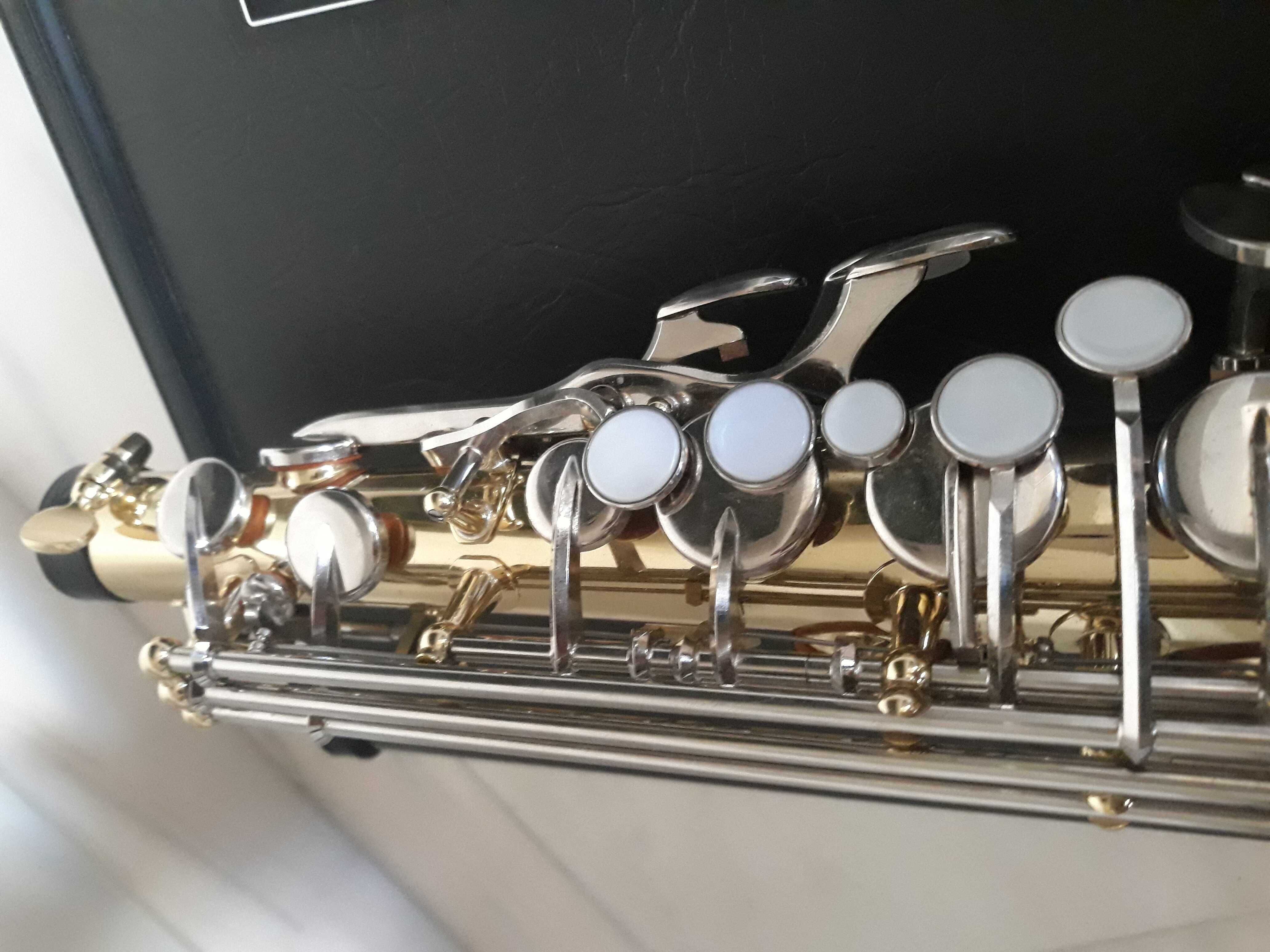 Vand  Schimb saxofon Yamaha YAS 25 ( este ca si nou)