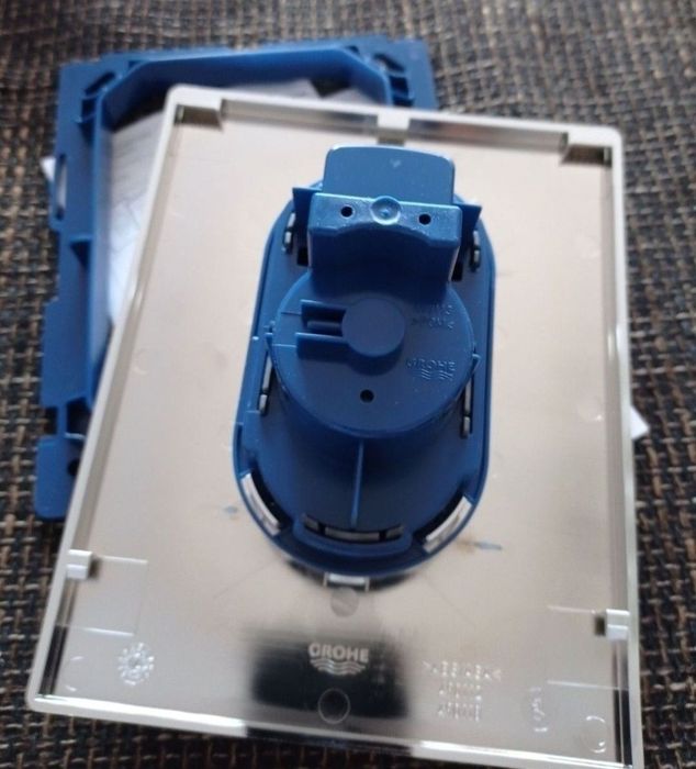 Placa de actionare Grohe Arena Cosmopolitan 38844000, dublu spalare, 1