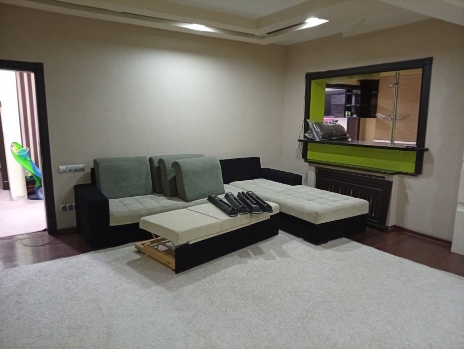 Срочно продаю большую квартиру Можно под нежилое