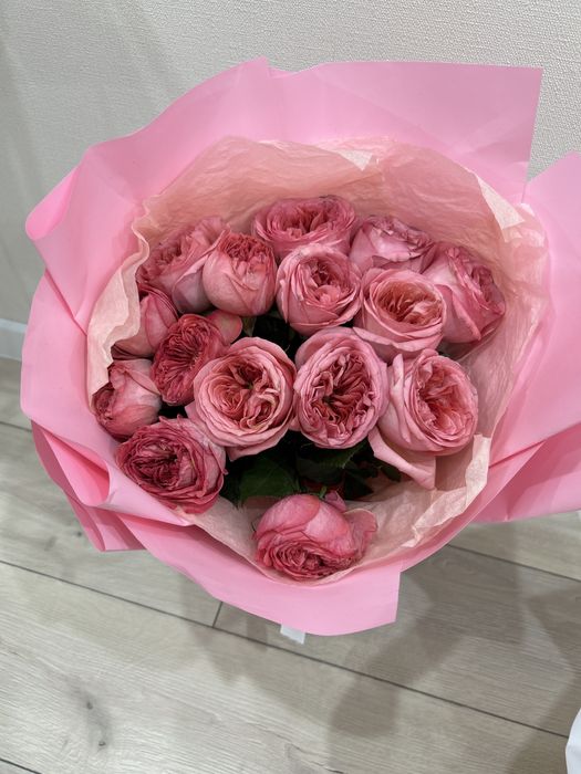 продаем 15 штук пионовидные розы