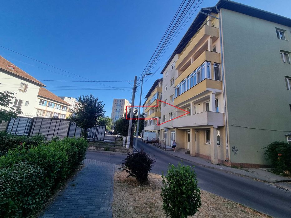 Apartament renovat 3 camere, parter, acces separat, Cetate