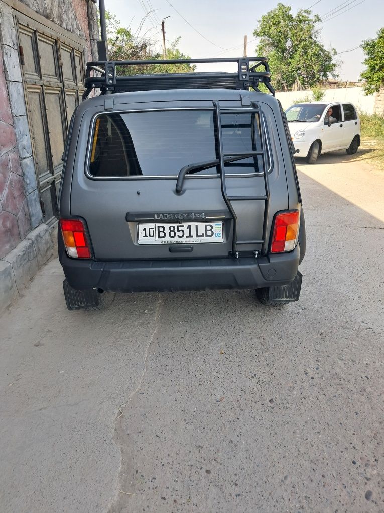 Продам автомобиль Ниву