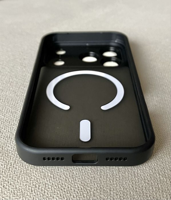 Husa pentru iPhone 17 Pro, semi-transparenta