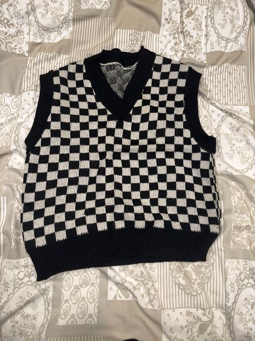 Жилетка черная с cherry