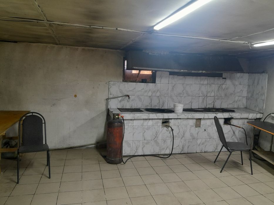 Помещения ,под столовую склад офис