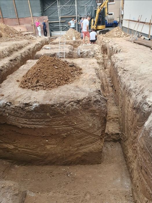 Miniexcavator și basculata - fundații, săpături, fose, branșamente