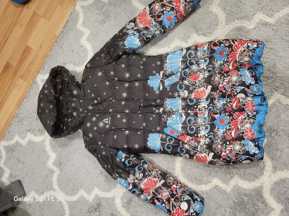 Продам женский пуховик.