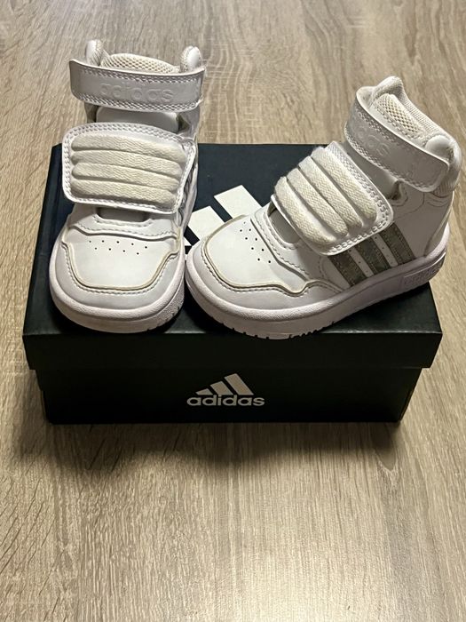 Детски унисекс маратонки Adidas N20