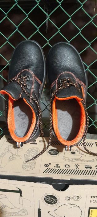 Работни обувки  и маратонки-кецове