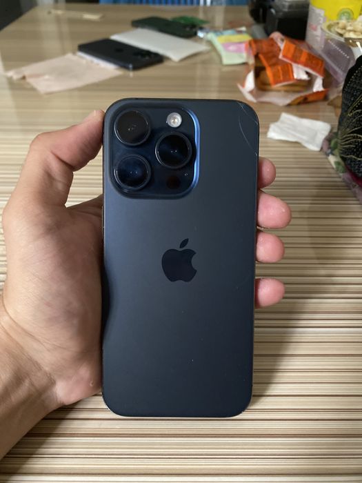 Iphone 15 pro blue