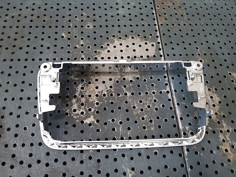 Rama ornament radio mercedes cla x117 1119088x