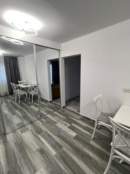 Închiriez apartament