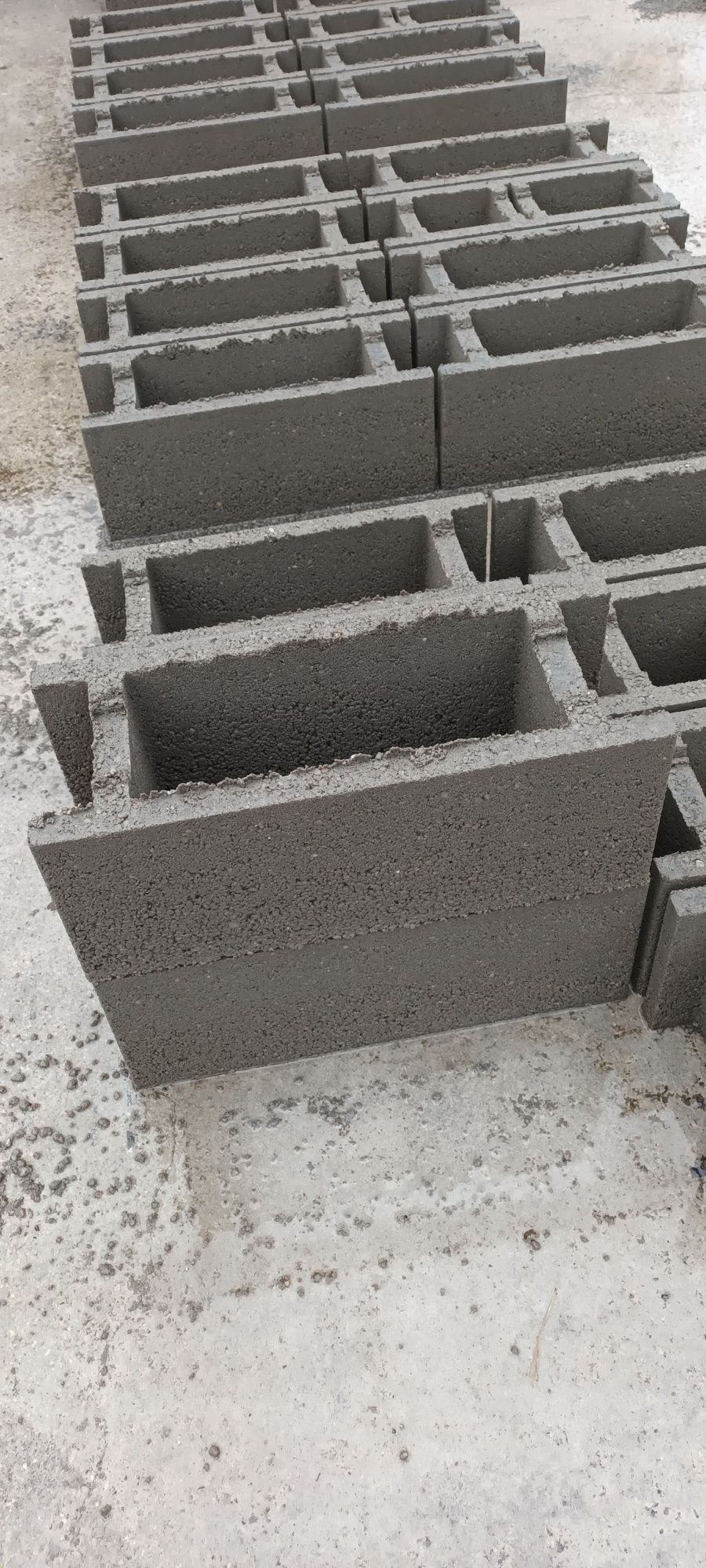 Boltari din beton vibropresati