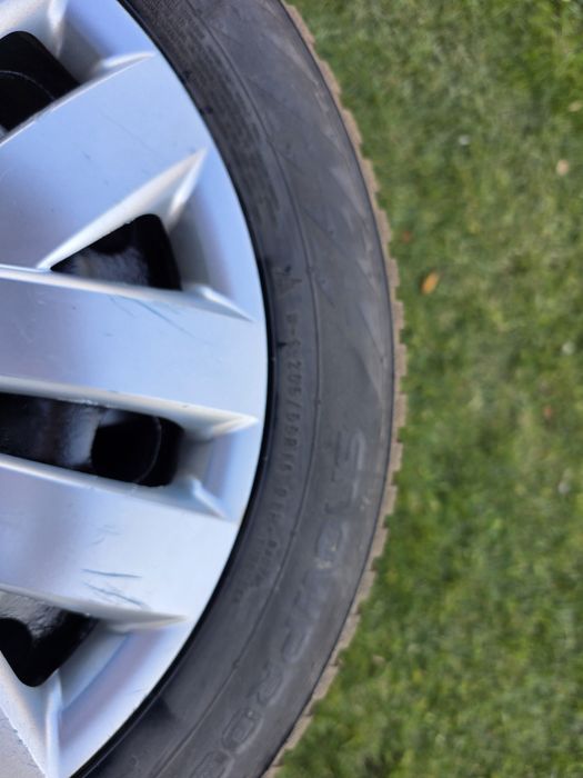 Vând cauciucuri + jante din tabla+ capace