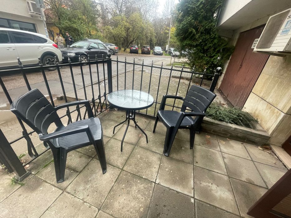 Маса с два стола