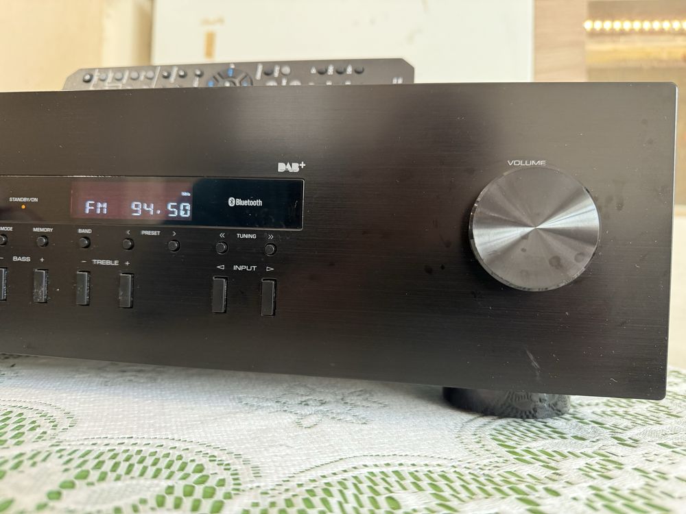 Yamaha R-S202D Bluetooth стерео ресивър
